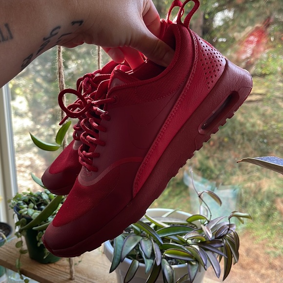 Red Nike Thea - Picture 9 of 9